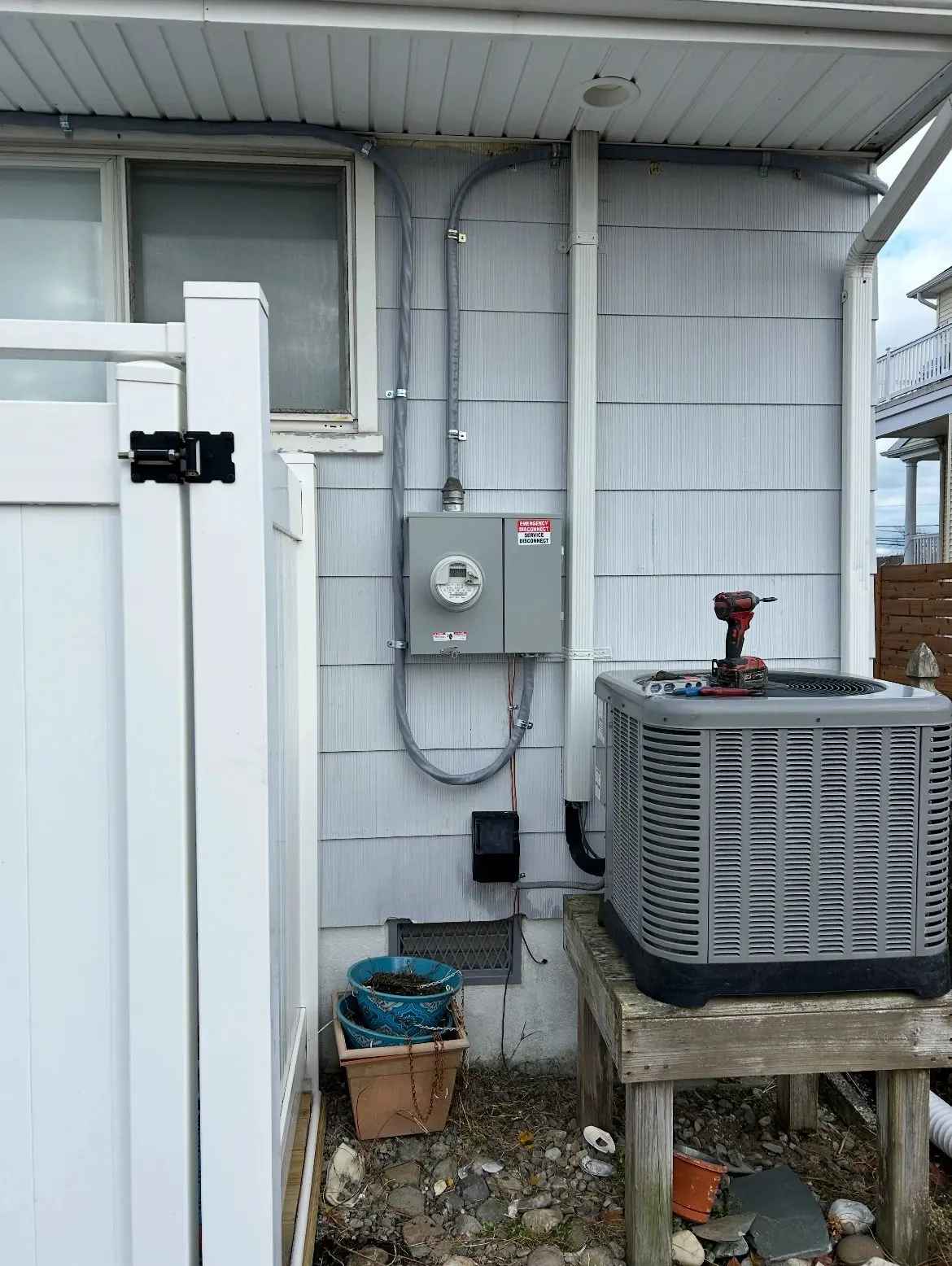 Electric meter and outdoor equipment on the side of a home